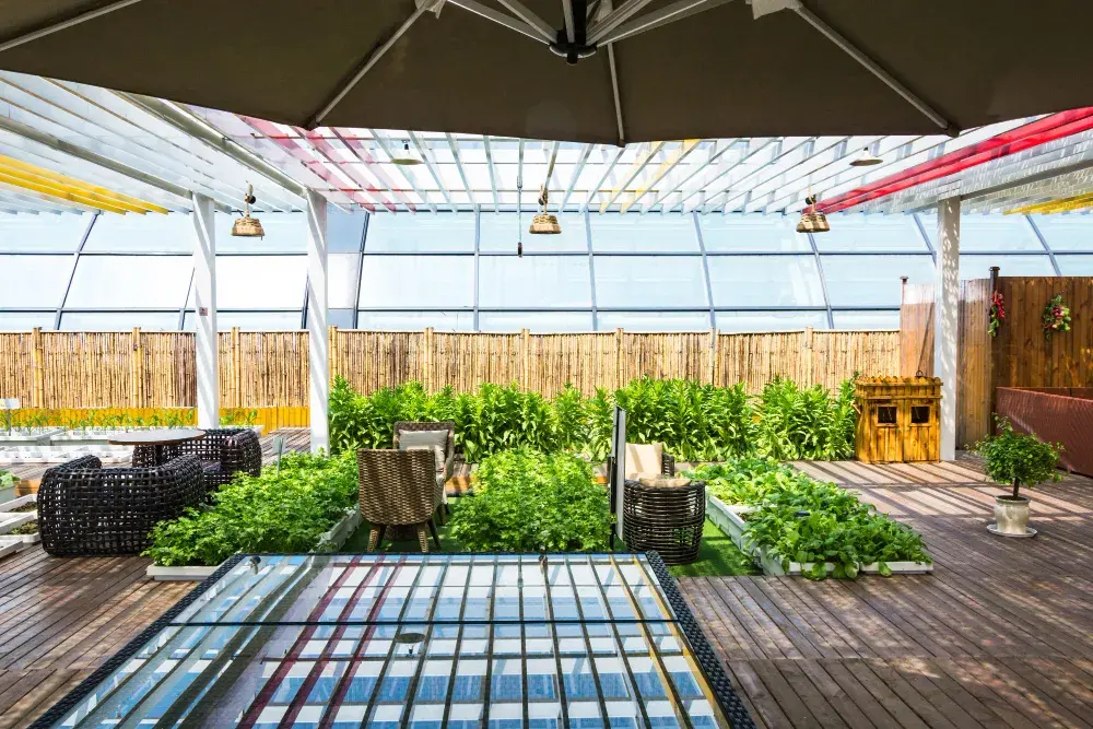 Pérgola de madera con diseño rústico y moderno
